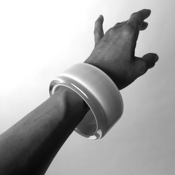 Vintage Lucite Bangle Bracelets x2! Orange + Gold - Picture 14 of 14